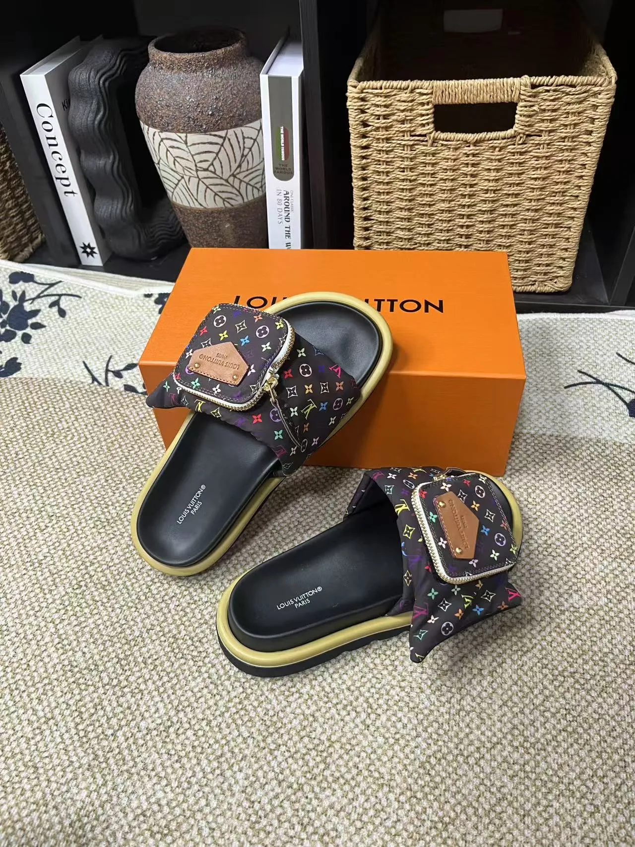 P380 yuan LV Louis Vuitton Full of high-end feel! A popular model among bloggers at home and abroad, it’s retro and fashionable, and looks stunning on your feet! Mainly recommended model on the official website★ ━━━━━ ЅᏇєєt ━━━━━ ▪️Upper: original calfskin ➕5D printing process ▪️Inner: imported mixed sheepskin ▪️Outsole: original molded foam outsole ▪️Size: Female 35-40 Men's 39-44 (women's 41 men's 45)